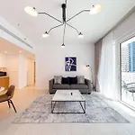 1Br In A Prime Jbr Location With Beach Access