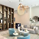 1Br Luxurious Beachfront Apartment