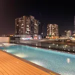 Cozy Apartment With Pool - 10 Mins From Dubai Marina