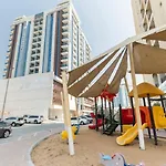 Bright & Cozy, Near Metro & Downtown, Pool, Gym