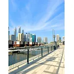 Luxury Studio Apartment - Near Dubai Mall