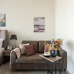 Frank Porter - Majestique Residence 2