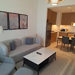 Creek Beachfront Heaven: 1Br Luxe Harbor Flat