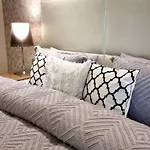 Luxury Paramount Hotel Apt B666