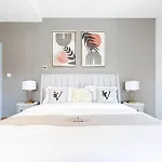 Luxury Stay With Incredible Views & Balcony Dubai Jbr