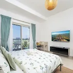 Luxury Studio - Golf Views - Sports City, Dubai
