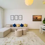 Walk To Dubai Mall Alluring 1Br In Burj Views