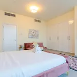 Dubai Modern Apartment L Sleeps 4 L 2 Baths