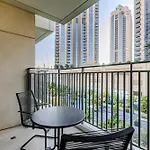 New I Modern I 1Bdr I 17 Icon Bay Tower 2