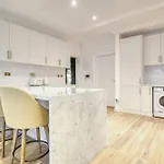 Stunning 4 Bed Villa In Canal Cove