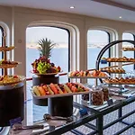 Queen Elizabeth 2 Hotel