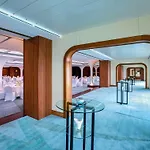 Queen Elizabeth 2 Hotel