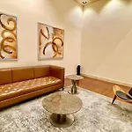 Boulevard 2 Br- Burj Khalifa-Dubai Mall- Pool-Gym
