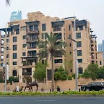 Reehan Suites, Downtown Dubai - Near Burj Khalifa & Dubai Mall