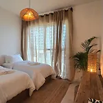Luxury 2Br Biophilic Retreat With Private Jacuzzi, Massage Chair & Infinity Pool