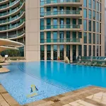 Luxurious 2 Bed Next To Burj Khalifa, Hosted By Desert City Stays