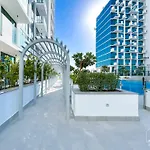 Luxurious 1-Br Apt With Balcony In Azizi Fawad