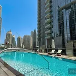 Welhome - Luxury Apartment Facing Burj Khalifa With Terrace