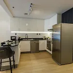Stylish 1 Bedroom Apt In Dubai Marina