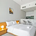Bright Studio In Vibrant Dubailand District