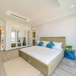 Modernized 6 Bedroom Villa