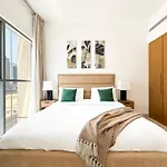 Trophy - Downtown Skyline Sanctuary Suite