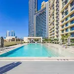 Exclusive 4 Bedroom Apartment I Burj Khalifa And Fountain Views I Free Wi-Fi, Pool, Gym & Parking I By Meerak