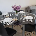 Cozy & Simple 1-Bedroom Flat In Dubai Marina