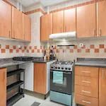 Cozy & Simple 1-Bedroom Flat In Dubai Marina