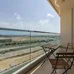 Maison Privee - Modern Business Bay Retreat With Dubai Canal Views