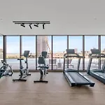 Chic 2Br For 6 With King Bed, Pool, Stunning Views