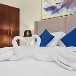 First Class 1Br Panoramic Skyline Views