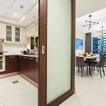 First Class 1Br Panoramic Skyline Views