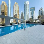 Sky View Dubai Marina - 2Br - Private Beach - Cityapartmentstay