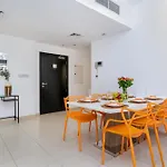 Sky View Dubai Marina - 2Br - Private Beach - Cityapartmentstay