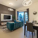 Luxurious One Bedroom Apartment With Burj Khalifa View