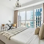 Luxurious Studio Apartment With Canal View In Court Tower