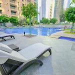 Modernized 2 Bedroom Apartment In Downtown And Sleeps 6