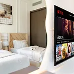 Signature Series 1 Bedroom Apartment I Free Parking, Gym, Pool I Playstation 5 I By Skyline Serenity