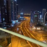 5 Min To Dubai Mall Downtown Dormitory Rooms