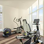 Stunning Waterfront Burj Views With Pool & Gym, Sleeps 6
