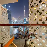 Stunning Waterfront Burj Views With Pool & Gym, Sleeps 6