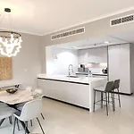 Luxury Burj Facing Apt In Dt