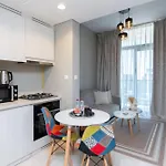 Keyrock Living - Lakeview Escape In Business Bay