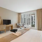 Urban Cozy Studio In Waters Edge-04