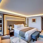 Queen Elizabeth 2 Hotel