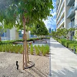 Luxurious Burj Royale 1B Apt With Balcony & City Views