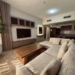 Elegant Family Stay - Playground View In Remraam
