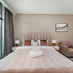 Popular Seven Palm Apartments