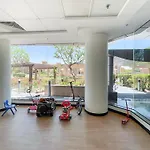 Modern 1-Bed With Scenic Golf Course View